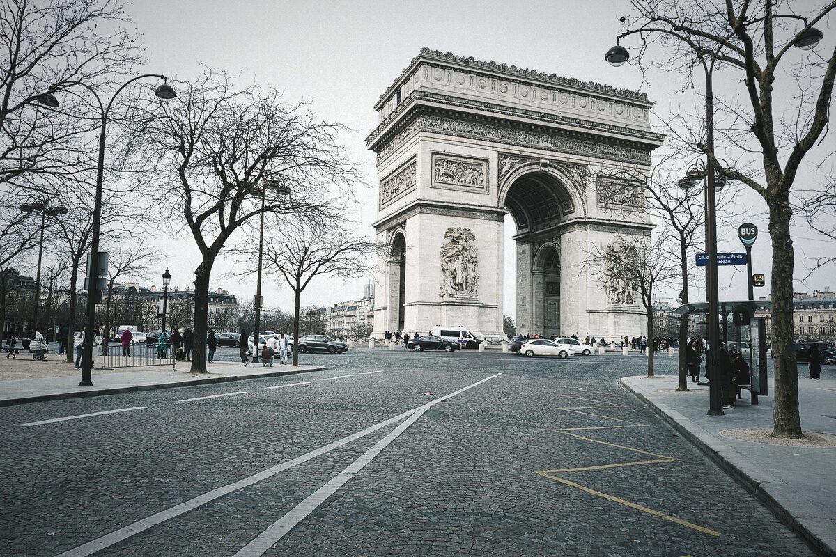 Arc de Triomphe — winter morning